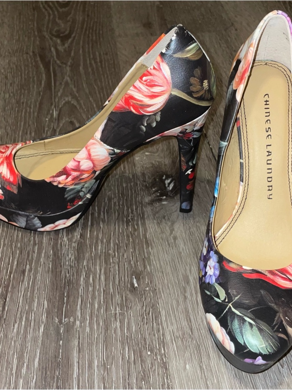Chinese Laundry Black Floral Pumps size 6 EUC